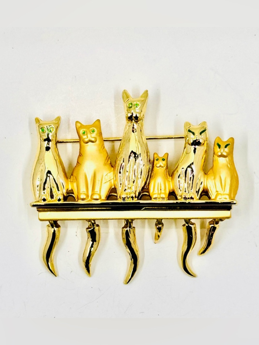 AJC Vintage Gold Tone Cats in a Row on A Shelf with Articulated Tails 2.5”X2.25”